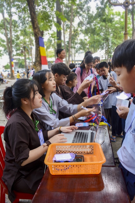 Children Retreat Titled ‘I Return to Buddha’