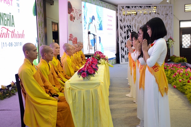 Children Retreat Titled ‘I Return to Buddha’