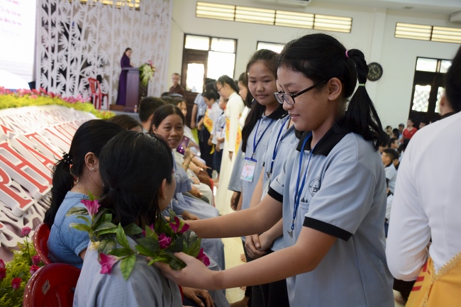 Children Retreat Titled ‘I Return to Buddha’