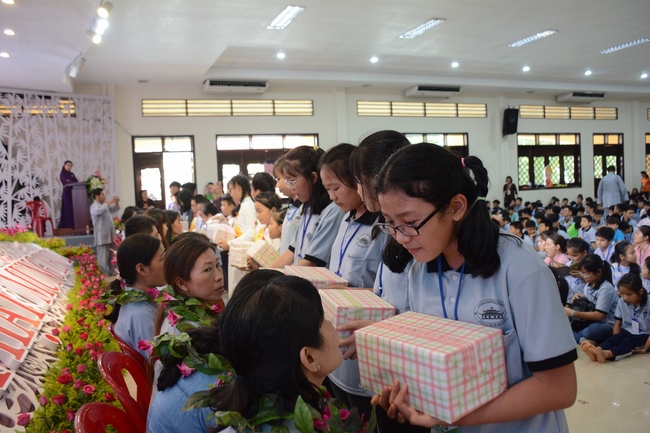 Children Retreat Titled ‘I Return to Buddha’