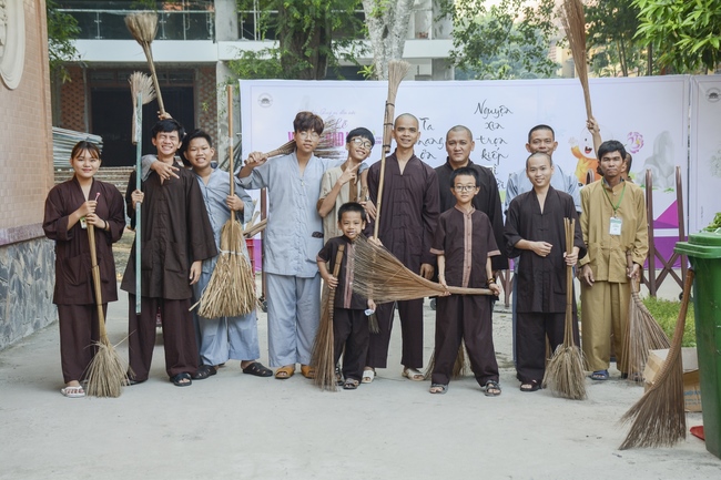 Preparing the Ullambana great Ceremony of gratitude to parents