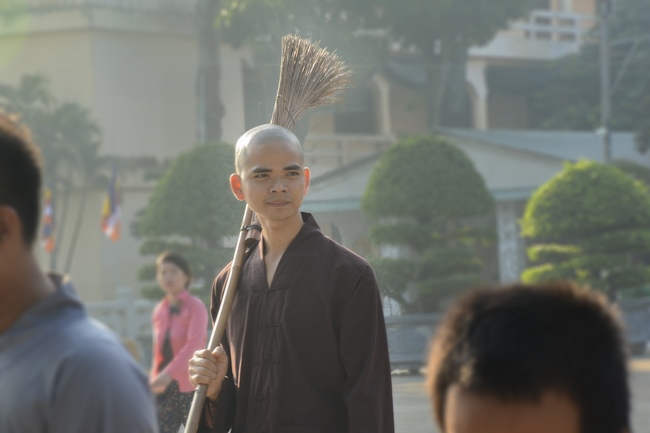 Preparing the Ullambana great Ceremony of gratitude to parents