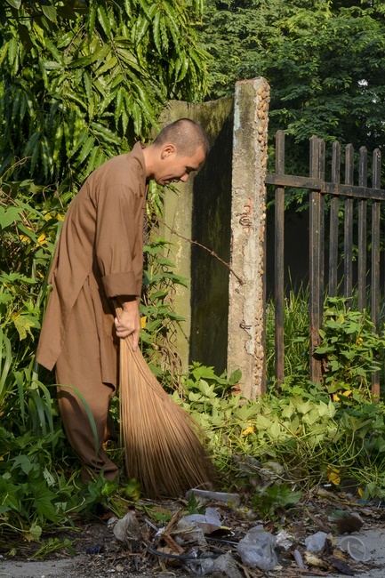 Preparing the Ullambana great Ceremony of gratitude to parents