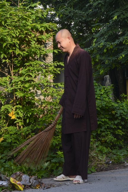 Preparing the Ullambana great Ceremony of gratitude to parents