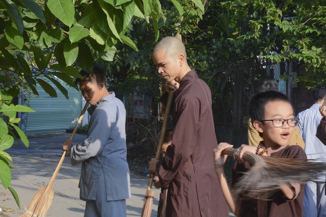 Preparing the Ullambana great Ceremony of gratitude to parents