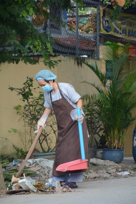 Preparing the Ullambana great Ceremony of gratitude to parents