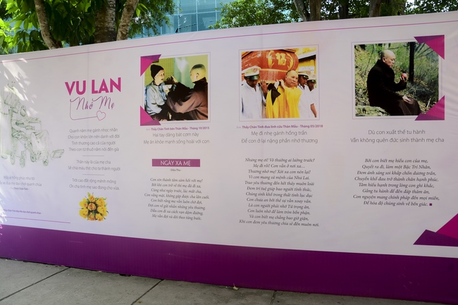 Preparing the Ullambana great Ceremony of gratitude to parents