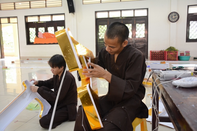 Preparing the Ullambana great Ceremony of gratitude to parents