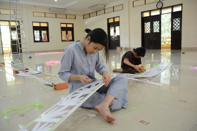 Preparing the Ullambana great Ceremony of gratitude to parents