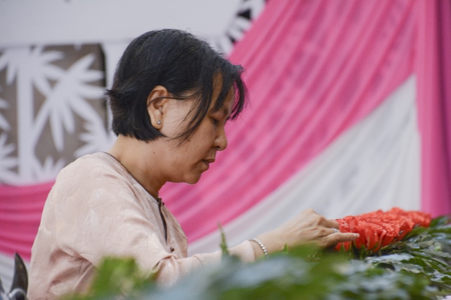 Preparing the Ullambana great Ceremony of gratitude to parents