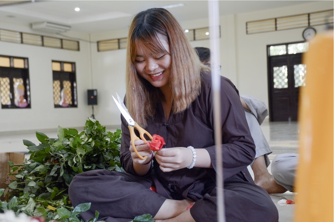 Preparing the Ullambana great Ceremony of gratitude to parents