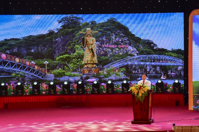 Tham dự lễ tri ân và cầu siêu tại An Giang