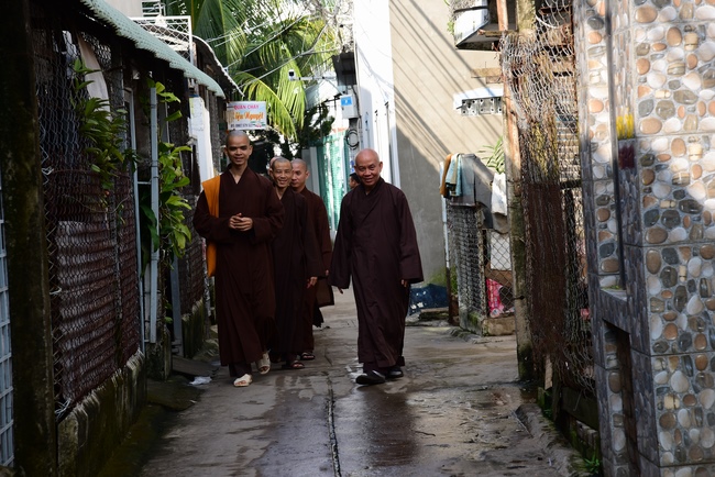 Praying peacefulness and releasing creatures in Can Tho