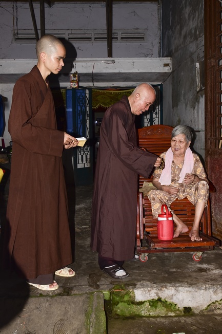 Praying peacefulness and releasing creatures in Can Tho