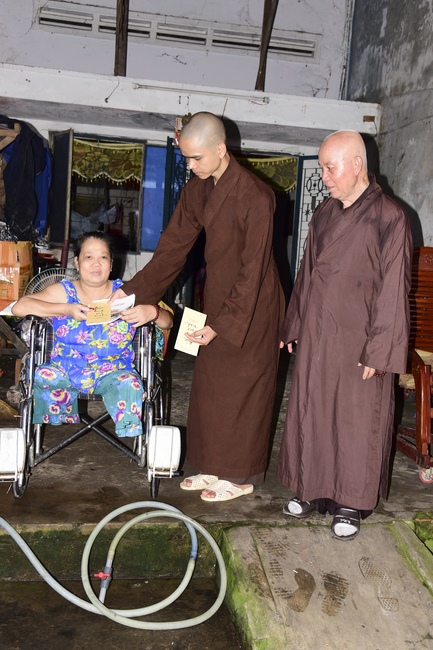 Praying peacefulness and releasing creatures in Can Tho