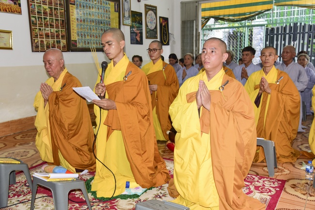 Praying peacefulness and releasing creatures in Can Tho