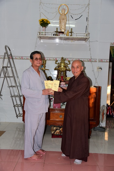 Praying peacefulness and releasing creatures in Can Tho