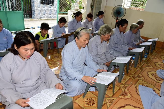 Praying peacefulness and releasing creatures in Can Tho