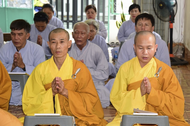 Praying peacefulness and releasing creatures in Can Tho