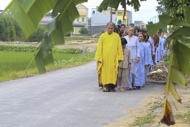 One-day Reciting the Buddha's name at Dong Cao Pagoda