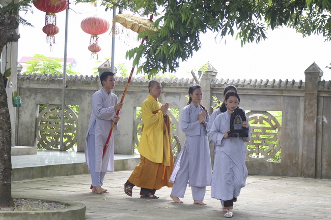 One-day Reciting the Buddha's name at Dong Cao Pagoda