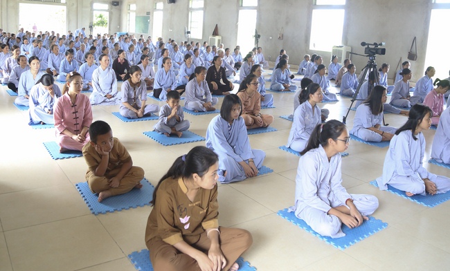 One-day Reciting the Buddha's name at Dong Cao Pagoda