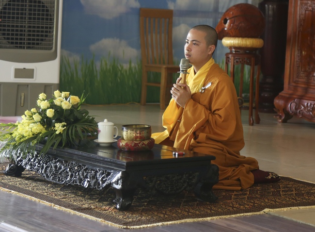 One-day Reciting the Buddha's name at Dong Cao Pagoda