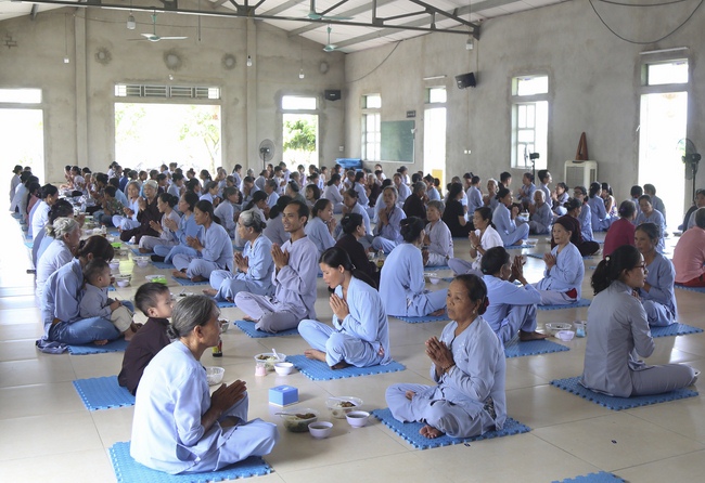 One-day Reciting the Buddha's name at Dong Cao Pagoda