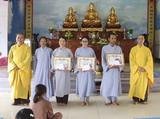 One-day Reciting the Buddha's name at Dong Cao Pagoda