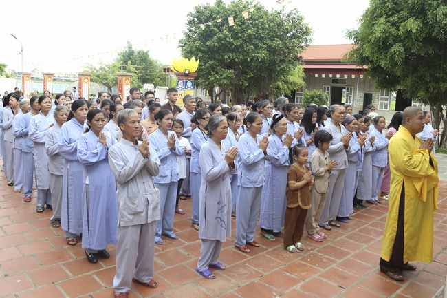 One-day Reciting the Buddha's name at Dong Cao Pagoda
