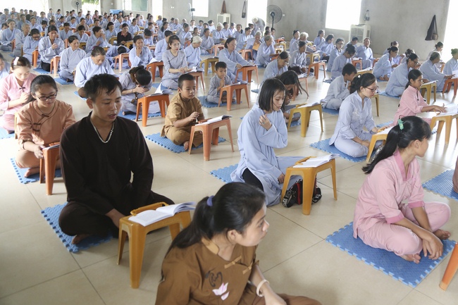 One-day Reciting the Buddha's name at Dong Cao Pagoda