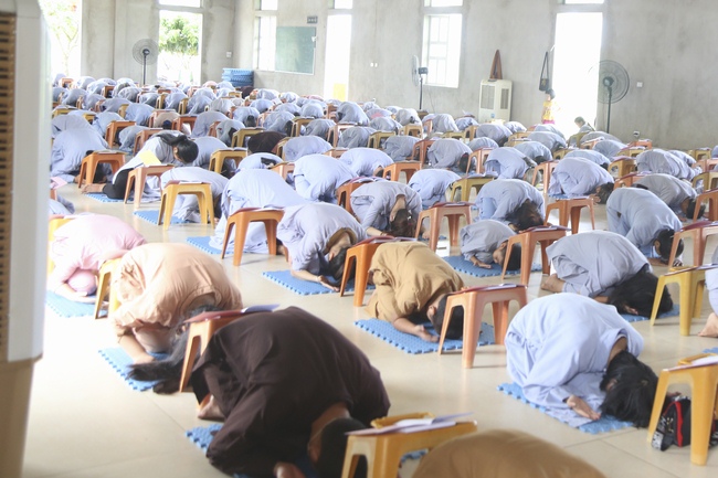 One-day Reciting the Buddha's name at Dong Cao Pagoda