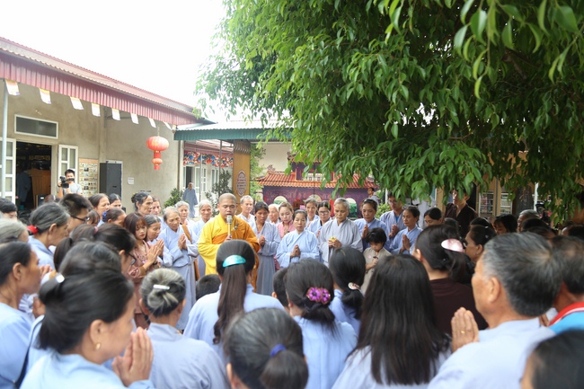 One-day Reciting the Buddha's name at Dong Cao Pagoda