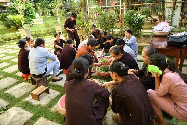The Buddhist Rite chanting Ksihitigarbha and the lighting night of candles and lanterns  at Hoa Phuc Pagoda – Hanoi