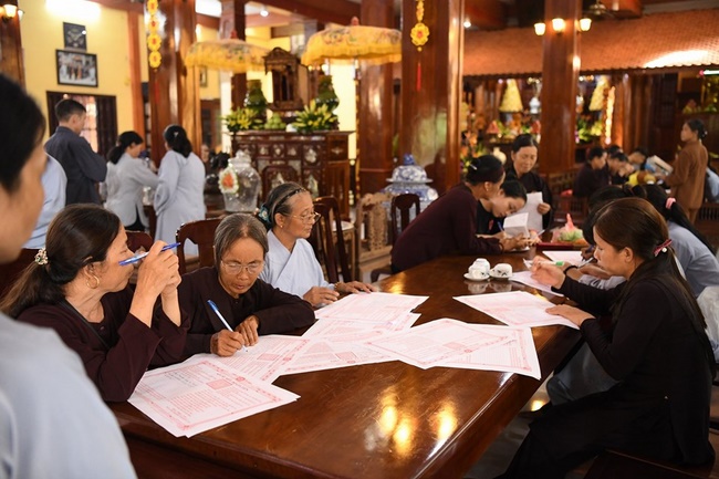 The Buddhist Rite chanting Ksihitigarbha and the lighting night of candles and lanterns  at Hoa Phuc Pagoda – Hanoi