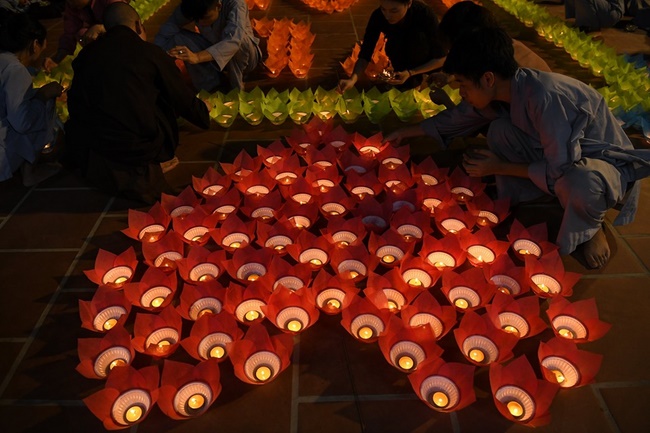 The Buddhist Rite chanting Ksihitigarbha and the lighting night of candles and lanterns  at Hoa Phuc Pagoda – Hanoi