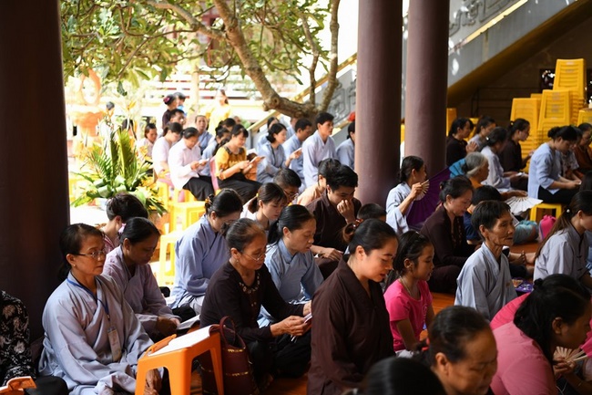 The Buddhist Rite chanting Ksihitigarbha and the lighting night of candles and lanterns  at Hoa Phuc Pagoda – Hanoi