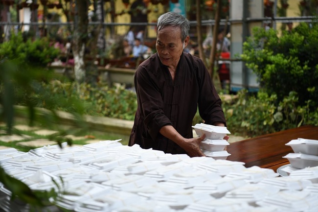 The Buddhist Rite chanting Ksihitigarbha and the lighting night of candles and lanterns  at Hoa Phuc Pagoda – Hanoi
