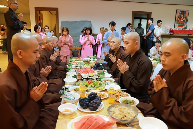 Đóa hồng viễn xứ