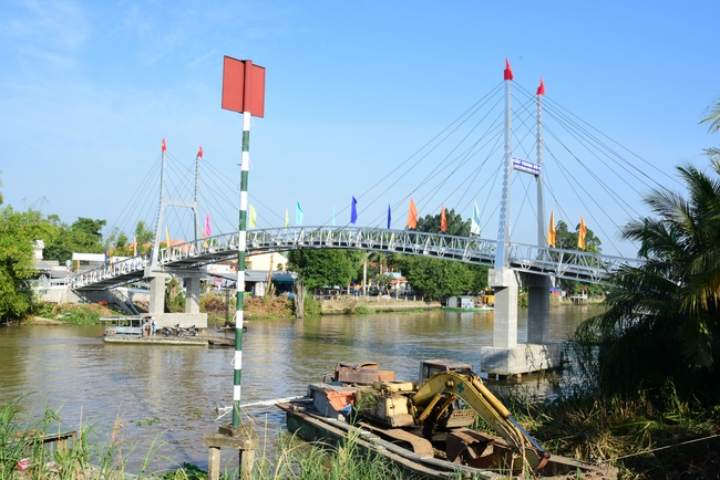 Attending the inauguration Ceremony of bridge Thoai Ha 4 in An Giang