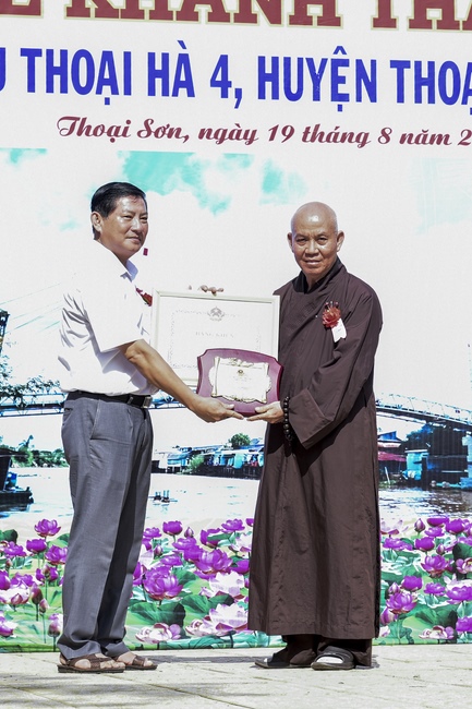 Attending the inauguration Ceremony of bridge Thoai Ha 4 in An Giang