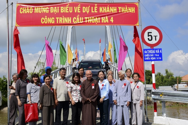 Attending the inauguration Ceremony of bridge Thoai Ha 4 in An Giang