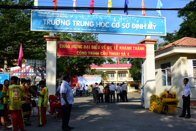 Attending the inauguration Ceremony of bridge Thoai Ha 4 in An Giang