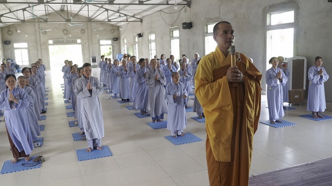 The 8th retreat “Learning the Practice as the Buddha Teachings” at Dong Cao Pagoda
