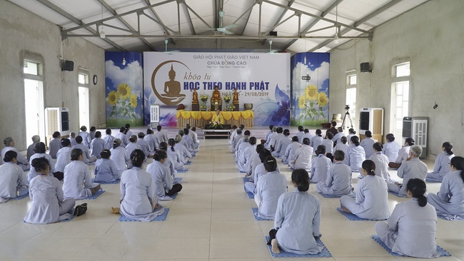 The 8th retreat “Learning the Practice as the Buddha Teachings” at Dong Cao Pagoda