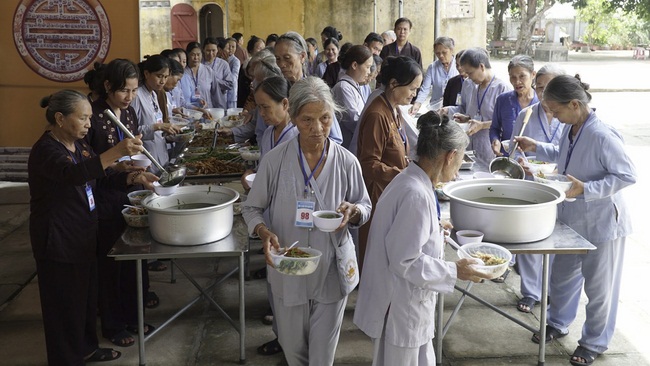 The 8th retreat “Learning the Practice as the Buddha Teachings” at Dong Cao Pagoda
