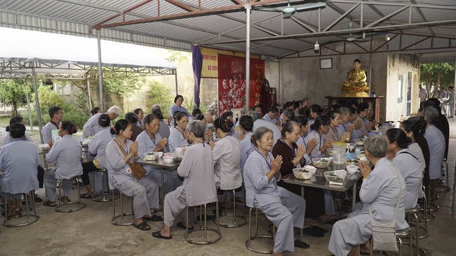 The 8th retreat “Learning the Practice as the Buddha Teachings” at Dong Cao Pagoda
