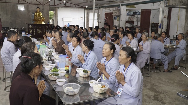 The 8th retreat “Learning the Practice as the Buddha Teachings” at Dong Cao Pagoda