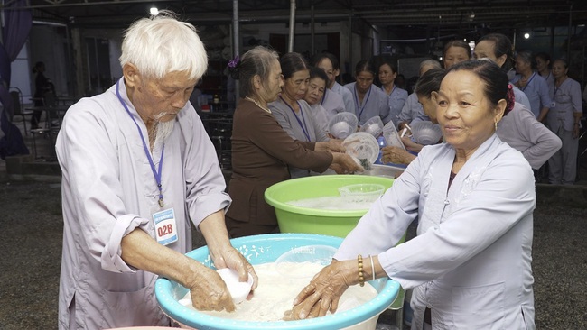 The 8th retreat “Learning the Practice as the Buddha Teachings” at Dong Cao Pagoda