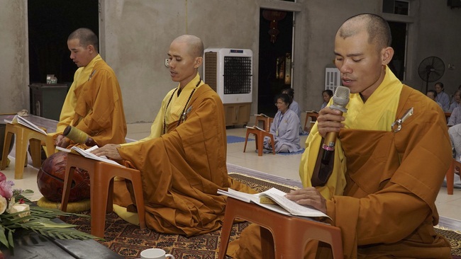 The 8th retreat “Learning the Practice as the Buddha Teachings” at Dong Cao Pagoda